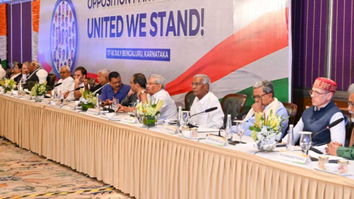 26 विपक्षी पार्टियों के एक साथ आने का असर है एनडीए में जान फूंकने की भाजपा की बेचैनी : कांग्रेस 26 विपक्षी पार्टियों के एक साथ आने का असर है एनडीए में जान फूंकने की भाजपा की बेचैनी : कांग्रेस